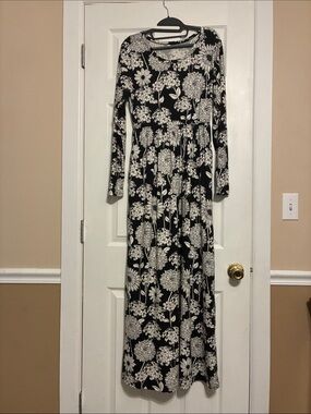 Black & White Floral Long Sleeve Maxi Dress